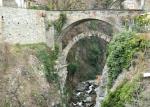 Châtillon. Il ponte sul torrente Marmore visto da valle.