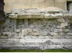 Détail du côté Est du podium des temples. Vue du jardin du cryptoportique