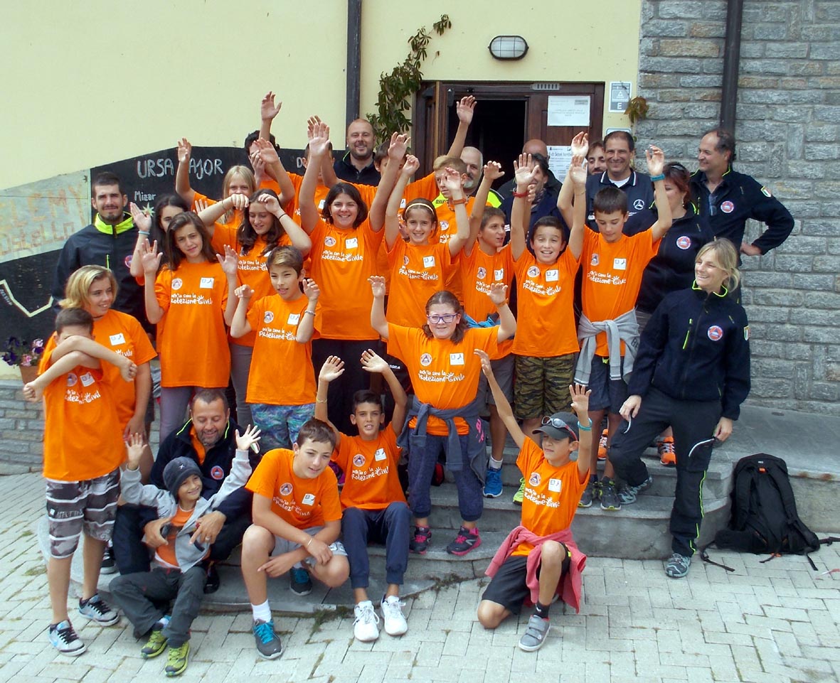 Foto di gruppo dei partecipanti al campo scuola