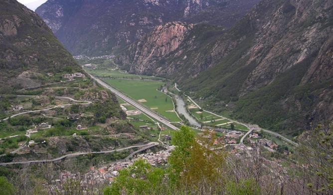 Hône e Arnad: tratto della valle centrale.