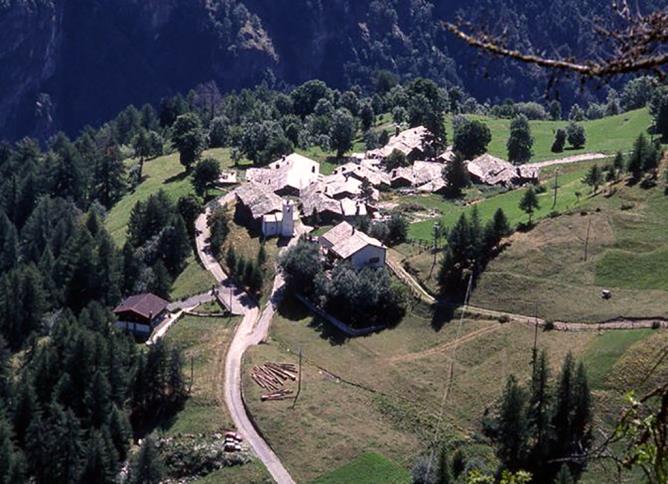 Torgnon, hameau de Triatel. Hameau historique.