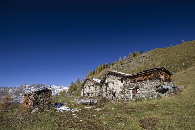 Valtournenche, loc. Cheney. Edifici d'alpeggio.