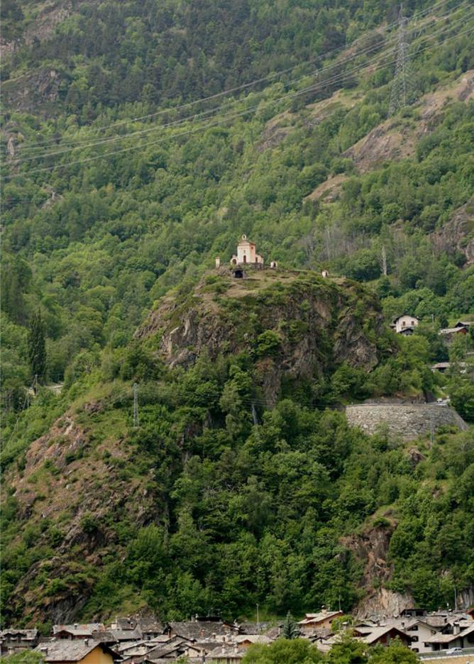 Arvier, loc. Rochefort. Santuario.