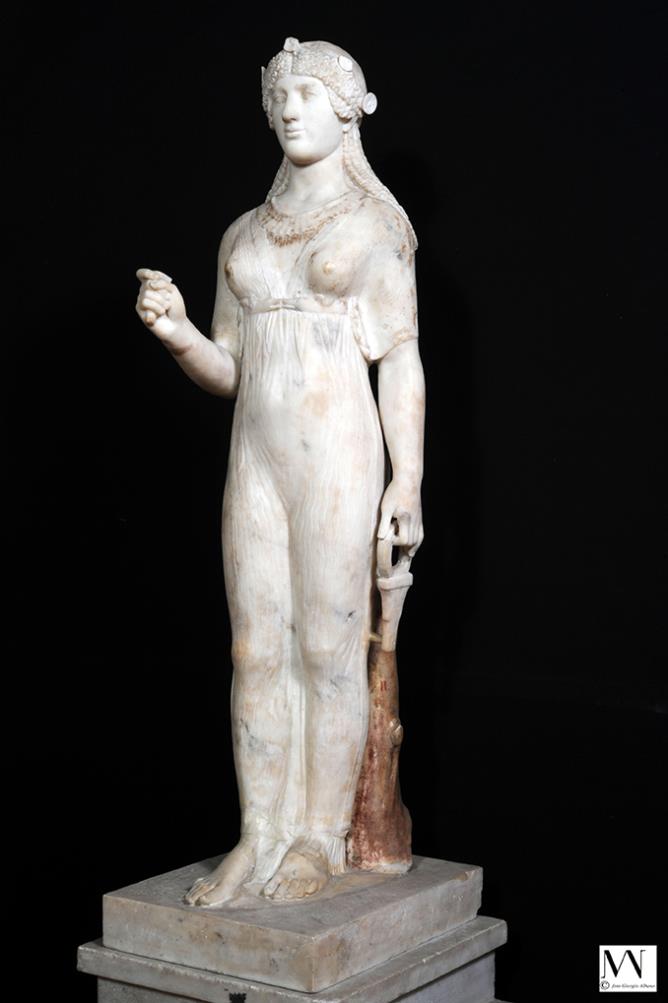 Statua di Iside © Museo Archeologico Nazionale di Napoli. Foto di Luigi Spina