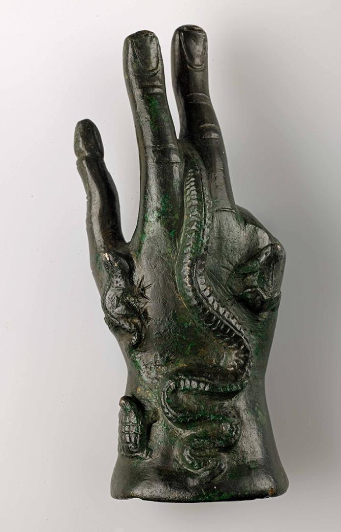 Mano di Giove Sabazio © Musée de l’Hospice du Grand Saint-Bernard, Bourg-Saint-Pierre (CH). Foto di Stefan Ansermet